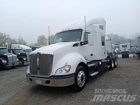 Kenworth T680 Conventional Trucks / Tractor Trucks