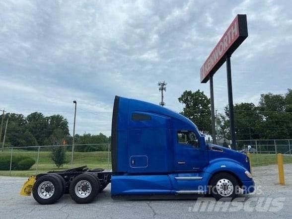 Kenworth T680 Conventional Trucks / Tractor Trucks