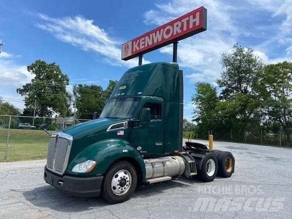 Kenworth T680 Conventional Trucks / Tractor Trucks