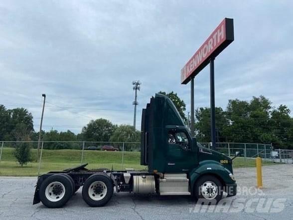 Kenworth T680 Conventional Trucks / Tractor Trucks