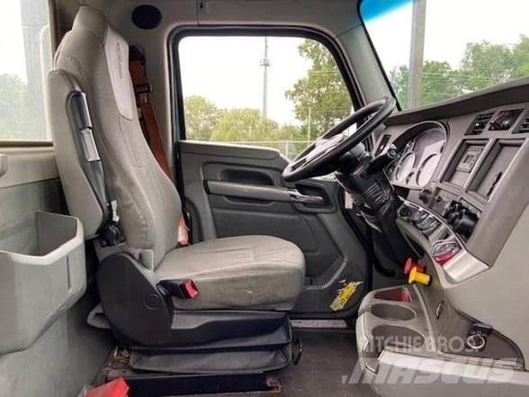 Kenworth T680 Conventional Trucks / Tractor Trucks
