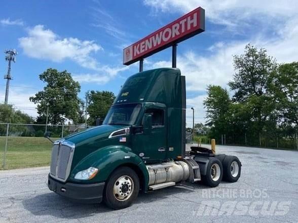 Kenworth T680 Conventional Trucks / Tractor Trucks