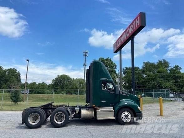 Kenworth T680 Conventional Trucks / Tractor Trucks