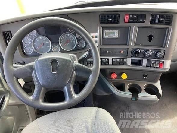 Kenworth T680 Conventional Trucks / Tractor Trucks