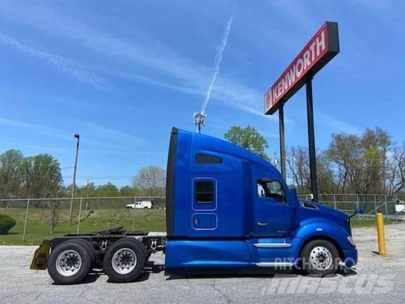 Kenworth T680 Conventional Trucks / Tractor Trucks