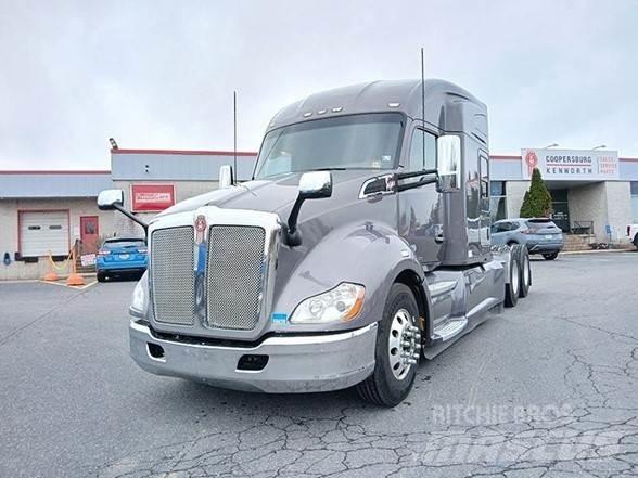 Kenworth T680 Conventional Trucks / Tractor Trucks