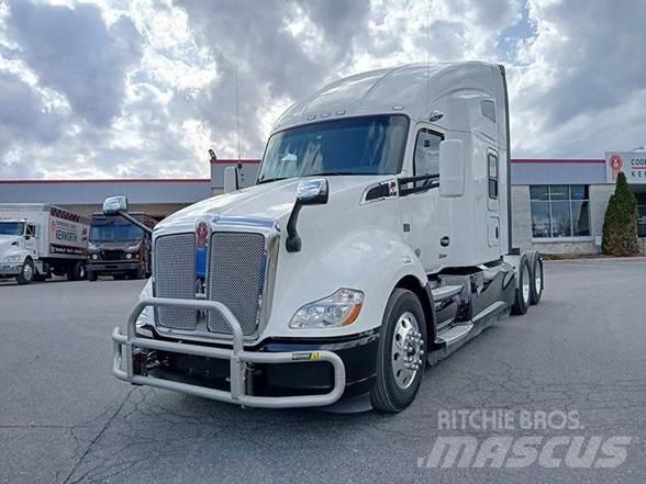 Kenworth T680 Conventional Trucks / Tractor Trucks