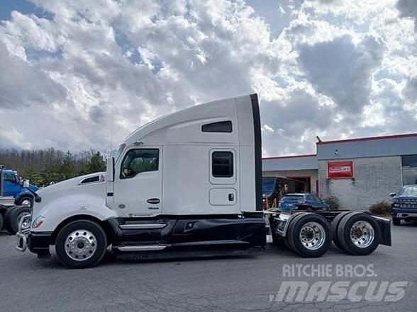 Kenworth T680 Conventional Trucks / Tractor Trucks
