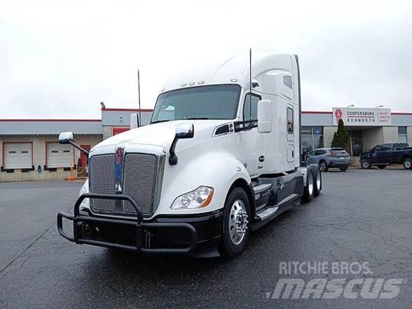 Kenworth T680 Conventional Trucks / Tractor Trucks