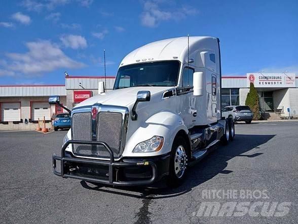 Kenworth T680 Conventional Trucks / Tractor Trucks