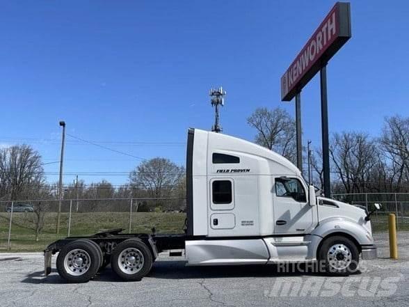 Kenworth T680 Conventional Trucks / Tractor Trucks