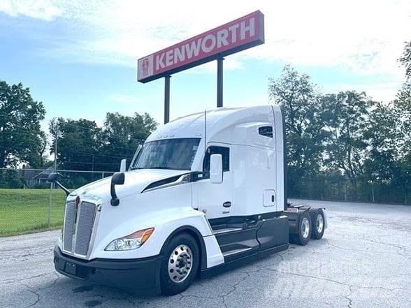 Kenworth T680 Conventional Trucks / Tractor Trucks