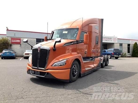 Kenworth T680 Conventional Trucks / Tractor Trucks