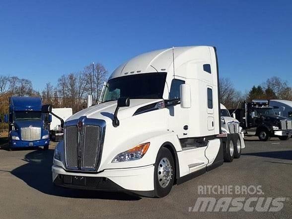Kenworth T680 Conventional Trucks / Tractor Trucks