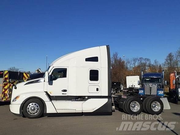 Kenworth T680 Conventional Trucks / Tractor Trucks