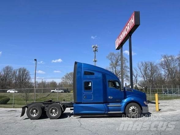 Kenworth T680 Conventional Trucks / Tractor Trucks
