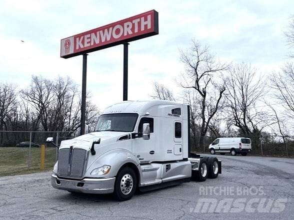 Kenworth T680 Conventional Trucks / Tractor Trucks