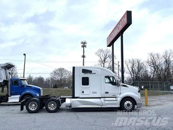 Kenworth T680 Conventional Trucks / Tractor Trucks