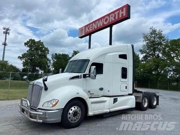 Kenworth T680 Conventional Trucks / Tractor Trucks