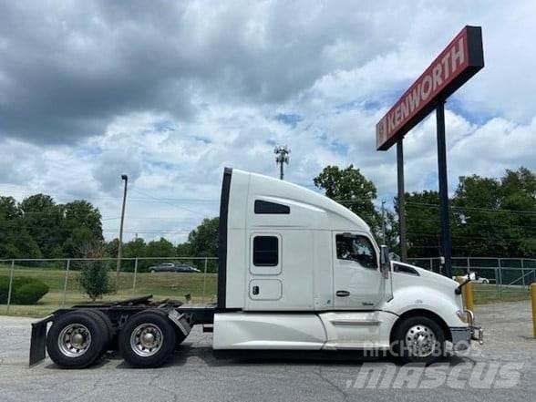 Kenworth T680 Conventional Trucks / Tractor Trucks