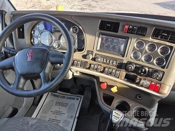 Kenworth T680 Conventional Trucks / Tractor Trucks