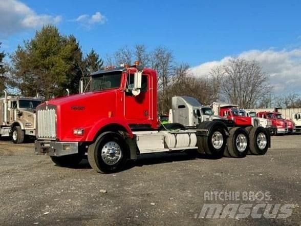 Kenworth T800 Conventional Trucks / Tractor Trucks