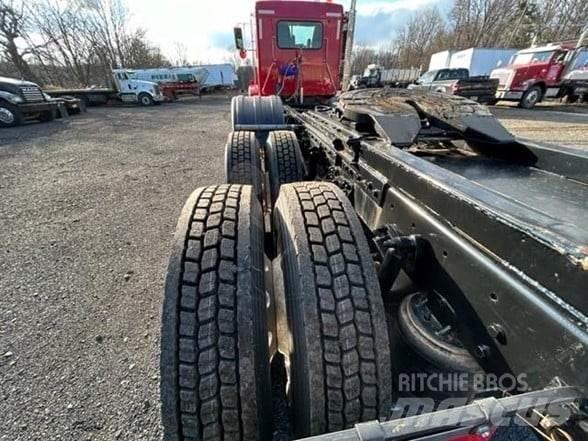Kenworth T800 Conventional Trucks / Tractor Trucks