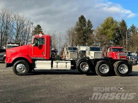 Kenworth T800 Conventional Trucks / Tractor Trucks