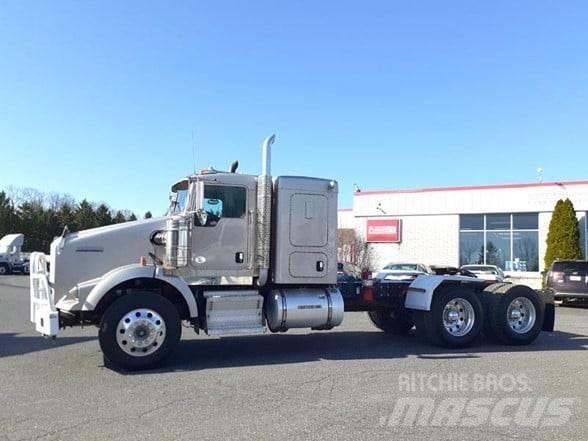 Kenworth T800 Conventional Trucks / Tractor Trucks