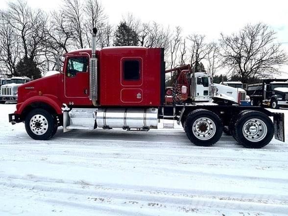 Kenworth T800 Conventional Trucks / Tractor Trucks