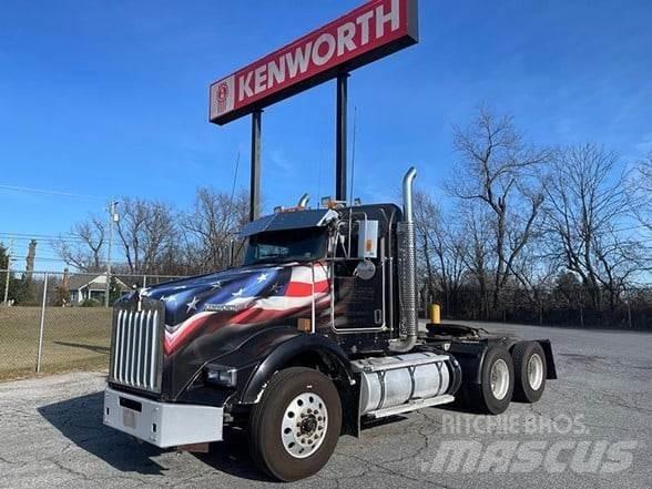 Kenworth T800 Conventional Trucks / Tractor Trucks
