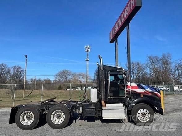 Kenworth T800 Conventional Trucks / Tractor Trucks