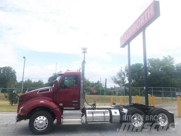 Kenworth T880 Conventional Trucks / Tractor Trucks