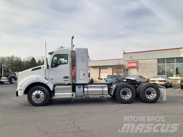 Kenworth T880 Conventional Trucks / Tractor Trucks