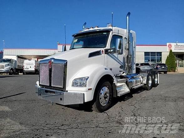 Kenworth T880 Conventional Trucks / Tractor Trucks