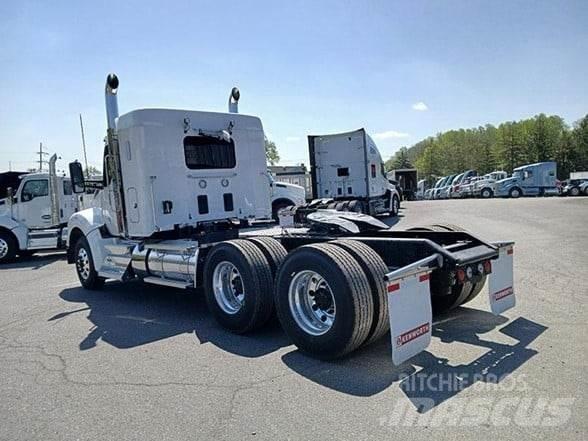Kenworth T880 Conventional Trucks / Tractor Trucks