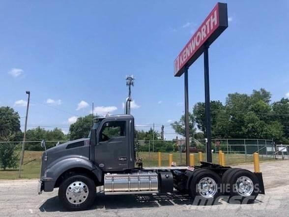Kenworth T880 Conventional Trucks / Tractor Trucks