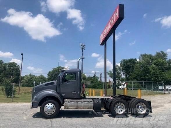 Kenworth T880 Conventional Trucks / Tractor Trucks