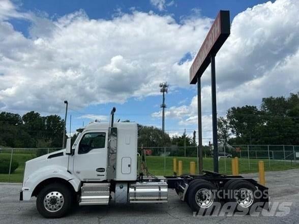 Kenworth T880 Conventional Trucks / Tractor Trucks