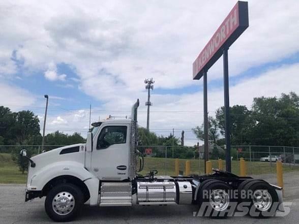 Kenworth T880 Conventional Trucks / Tractor Trucks