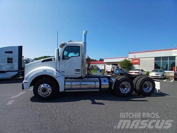 Kenworth T880 Conventional Trucks / Tractor Trucks