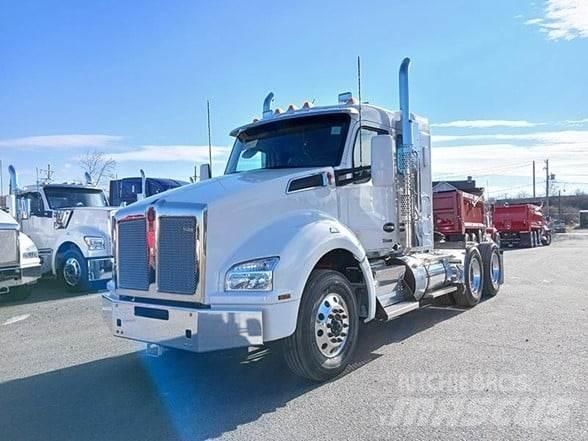 Kenworth T880 Conventional Trucks / Tractor Trucks