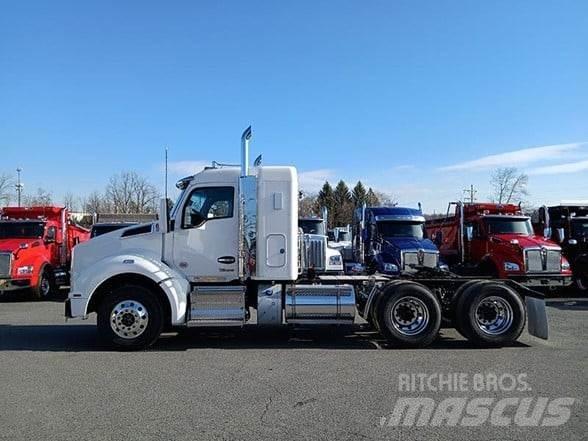 Kenworth T880 Conventional Trucks / Tractor Trucks