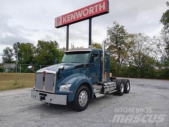 Kenworth T880 Conventional Trucks / Tractor Trucks