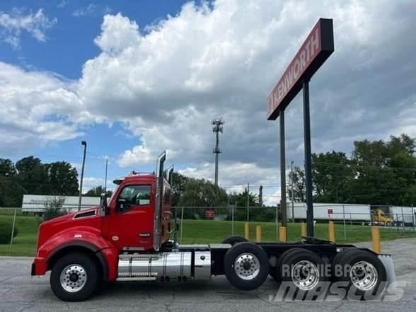 Kenworth T880 Conventional Trucks / Tractor Trucks