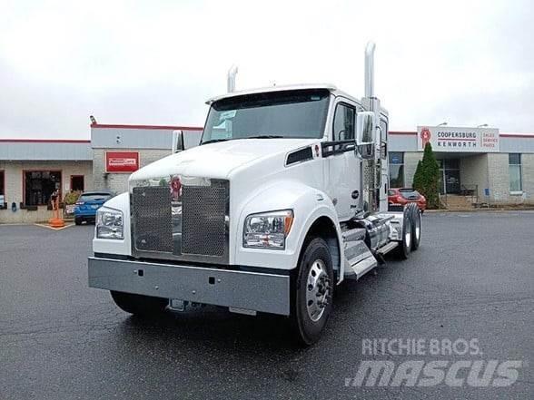 Kenworth T880 Conventional Trucks / Tractor Trucks