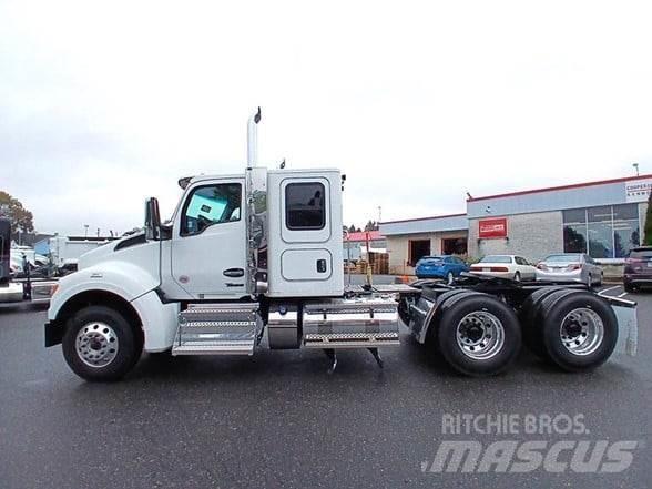 Kenworth T880 Conventional Trucks / Tractor Trucks