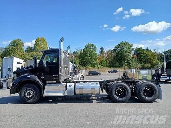 Kenworth T880 Conventional Trucks / Tractor Trucks