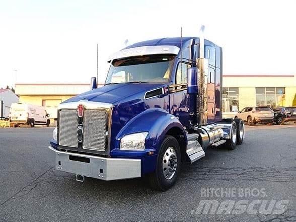 Kenworth T880 Conventional Trucks / Tractor Trucks