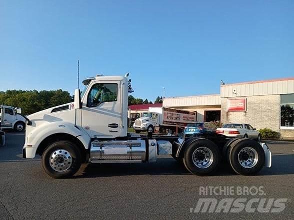 Kenworth T880 Conventional Trucks / Tractor Trucks